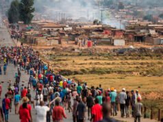 “अब इस देश में सरकार के खिलाफ सड़कों पर आए प्रदर्शनकारी, 700 लोगों की मौत”