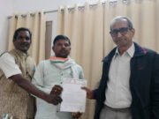 सड़कों की मरम्मत और नए निर्माण की मांग, कांग्रेस ने अफसरों को सौंपा ज्ञापन