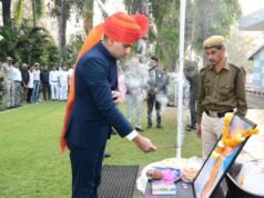 कलेक्टर जितेन्द्र यादव ने अपने निवास में किया ध्वजारोहण