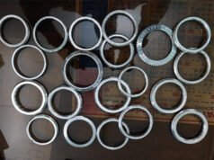 मड़ई में शांति बनाए रखने के लिए पुलिस की कार्रवाई, लोहे के कड़े जब्त