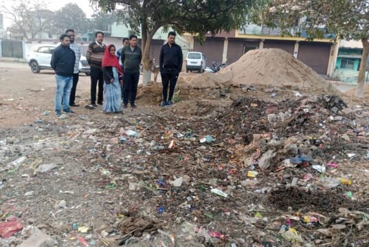 आयुक्त विश्वकर्मा ने चिखली, शांतिनगर और शंकरपुर में किया स्वच्छता निरीक्षण, नन्हे खिलाड़ियों का बढ़ाया उत्साह