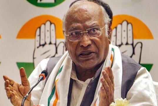 ‘रेडियो पर बात लेकिन संसद में डरते हैं मोदी…’, मल्लिकार्जुन खरगे का PM पर निशाना…