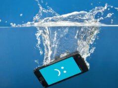 पानी के नीचे कितनी देर रह सकता है वाटरप्रूफ फोन? जानिए क्या होता है IP68 और IP69 रेटिंग का मतलब…