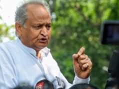 PM मोदी के कांग्रेस को राष्ट्रविरोधी बताने वाले बयान से नाराज अशोक गहलोत, बोले- ‘यह नैतिक पतन…