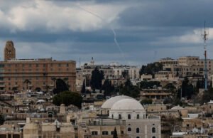 दुबई में भारतीय दूतावास ने नागरिकों के लिए जारी की एडवाइजरी, गैर-जरूरी यात्रा न करने की दी सलाह,.