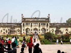 लखनऊ में बड़ा इमामबाड़ा बंद, मेन गेट पर लगाए गए अयातुल्ला खामेनेई के पोस्टर और काले झंडे…