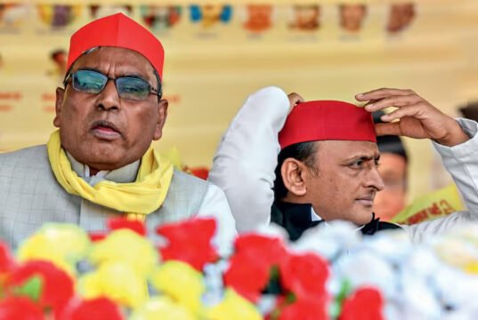 उत्तर प्रदेश में राजनीतिक राजनीतिक हलचलें तेज़, अखिलेश यादव का जवाब, राजभर के दावे और आरोप…