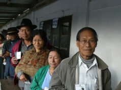 मिजोरम में मतदाता पुनरीक्षण का निष्कर्ष एक मतदाता वोट डालते हुए।
