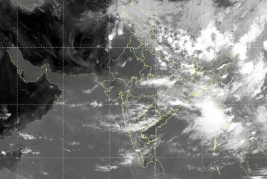 Weather Today: दिल्ली में 19 जुलाई तक उमस का दौर जारी, 15 राज्यों में भारी बारिश और तेज हवाओं का अलर्ट…