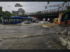 ” मुंबई में मूसलधार बारिश से जनजीवन प्रभावित… अन्य स्थानों पर 200 मिलीमीटर बारिश दर्ज की गई…”