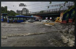 ” मुंबई में मूसलधार बारिश से जनजीवन प्रभावित… अन्य स्थानों पर 200 मिलीमीटर बारिश दर्ज की गई…”