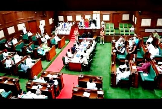 “छत्तीसगढ़ विधानसभा मानसून सत्र: महतारी वंदन योजना को लेकर सदन में हंगामा”