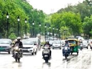 देश के कई राज्यों में मॉनसून की भारी तबाही, दिल्ली-NCR में जलभराव, सूरत में 9 की मौत, केरल-कश्मीर में भूस्खलन…