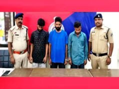 cg” मोहल्ले में हुल्लड़बाजी कर शांति भंग करने वाले तीन असामाजिक तत्व गिरफ्तार…”