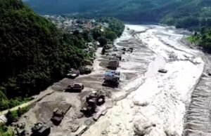 नेपाल बाढ़ कहर: बाढ़ के बाद असामान्य शव दफनाने की प्रक्रिया पर विवाद…