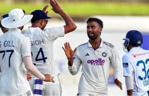 IND vs SL Live Score: श्रीलंका के स्पिनर्स ने मचाया कहर, भारत के लगातार गिर रहे विकेट…
