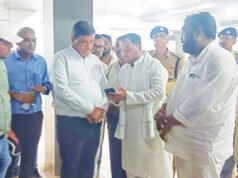 कांग्रेस नेता आसिफ अली ने डीआरएम से अंडरब्रिज निर्माण में तेजी लाने की मांग रखी