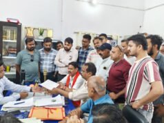 गोल बाजार के मटन एवं मछली मार्केट को बंद करने विश्व हिंदू परिषद-बजरंग दल ने सौंपा ज्ञापन