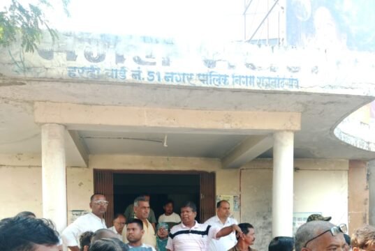 निगम की बड़ी कार्रवाई : ग्रामीण क्षेत्र से शहर में लाकर छोड़े जा रहे थे 50 मवेशी, पकड़ाया तो लगा 7700 रुपए जुर्माना