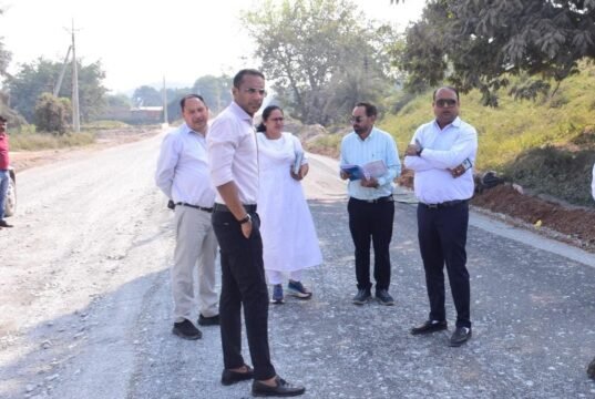 सड़क की चौड़ाई, जीएसबी की मोटाई और लेवल की जांच कर रिपोर्ट सौंपें : सचिव मुकेश बंसल
