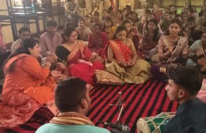 संस्कार सिटी कॉलेज में गरबा-डांडिया की धूम, भजनों से भक्तिमय हुआ माहौल