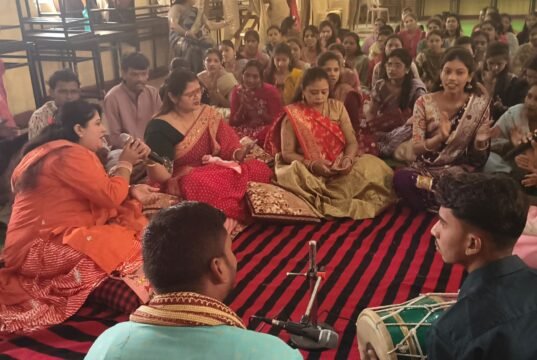 संस्कार सिटी कॉलेज में गरबा-डांडिया की धूम, भजनों से भक्तिमय हुआ माहौल