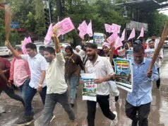 नवीन और शमशुल के नेतृत्व में रायपुर में गूंजा स्वच्छता का मुद्दा, झाड़ू थामकर नगर निगम पर बोला धावा