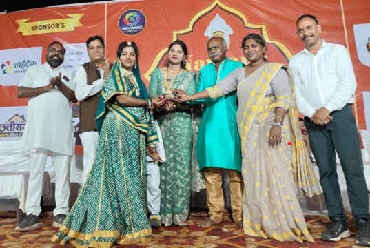 नवरंग गरबा नाइट के अंतिम दिन उमड़ा उत्साह, पारंपरिक गीतों पर जमकर थिरके प्रतिभागी